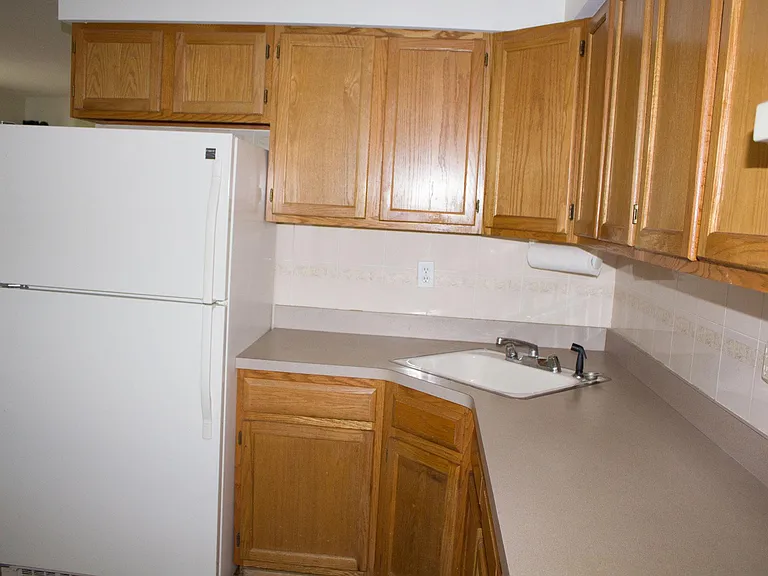 53 Whitman Ave — Photo 2