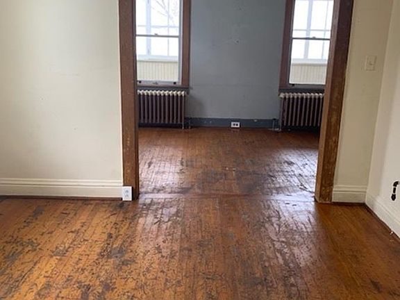 3rd image of 31 Mereline Ave