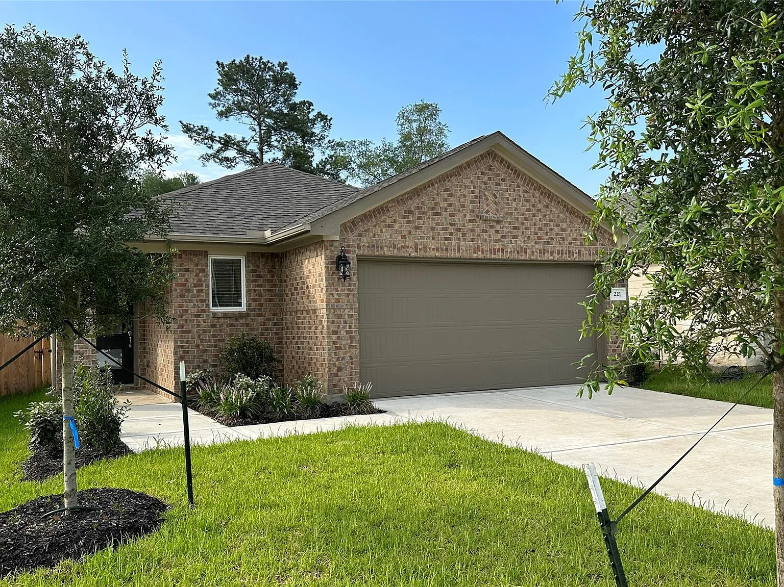 3 bed, 2.0 bath, 1449 sqft, $1,950 — Photo 3