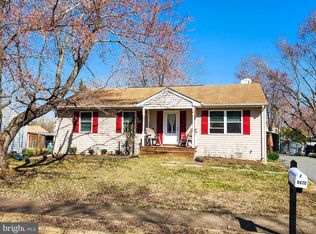 8620 Clifton St, Marshall, VA 20115