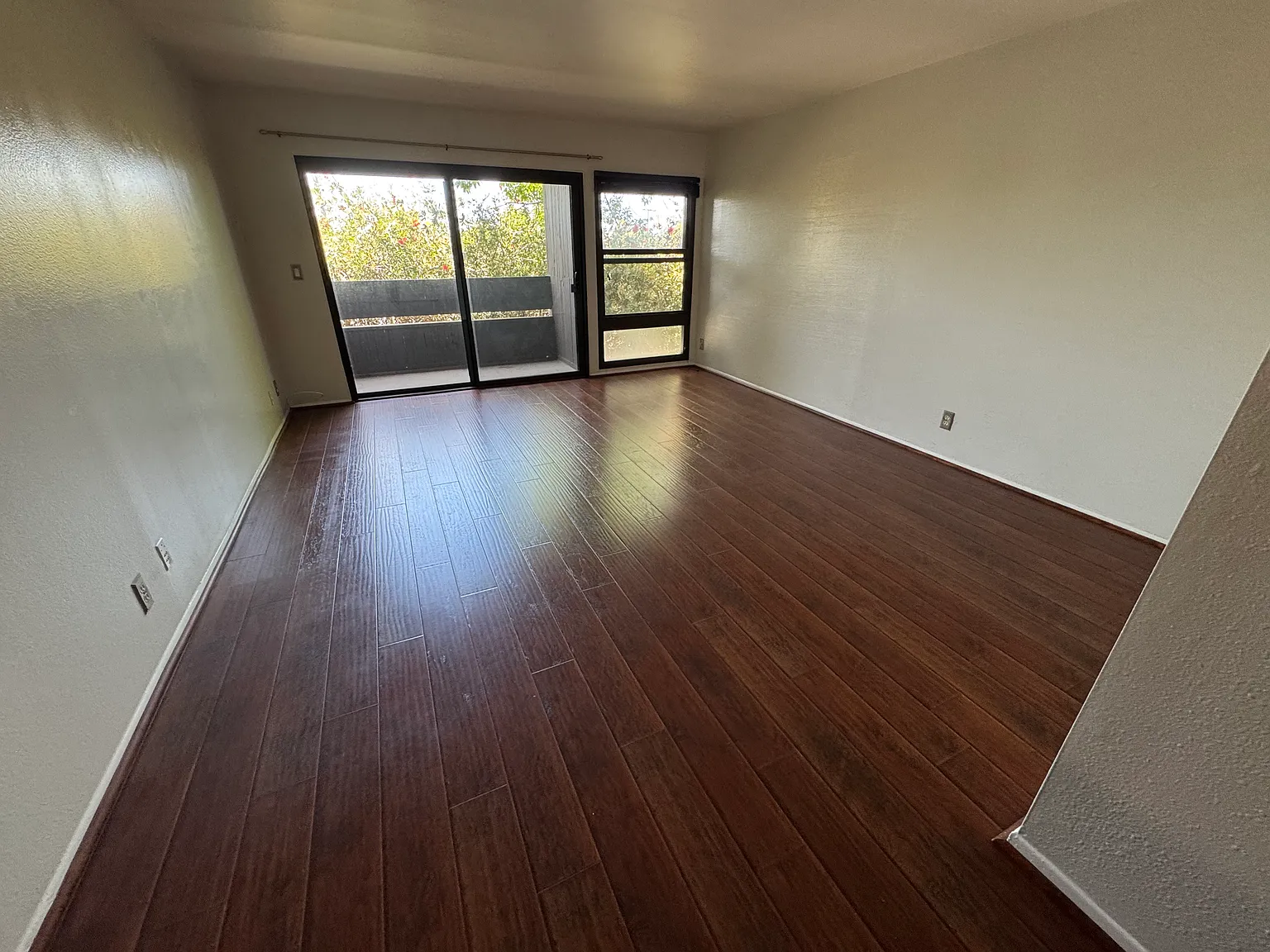 1 bed, 722 sqft, $2,585 — Photo 3