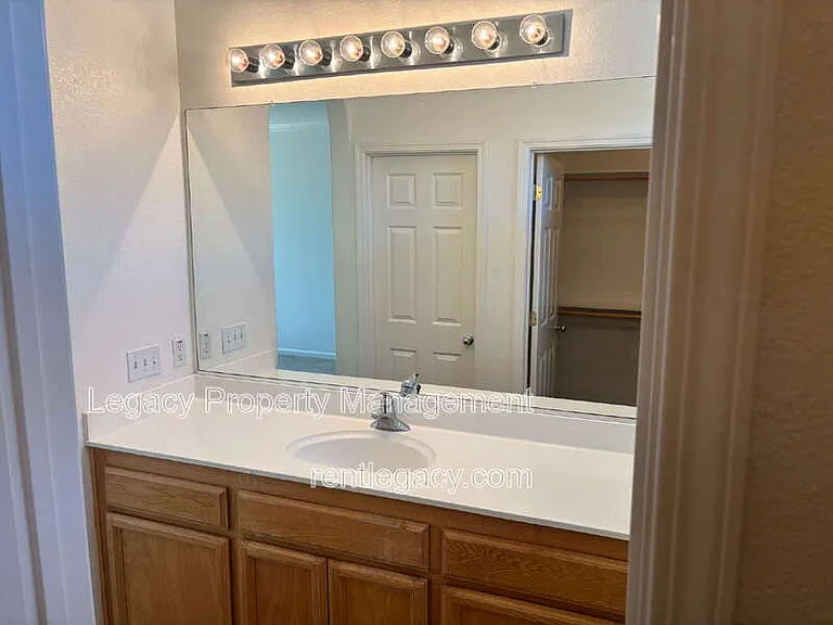1843 Dawnelle Way — Photo 13