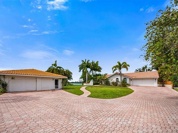 3rd image of 503 Velasquez Dr