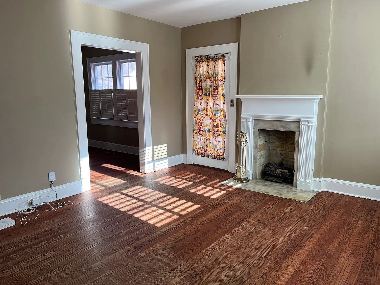 2 bed, 1000 sqft, $1,300 — Photo 2