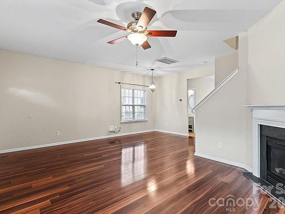 5th image of 10563 Stoneacre Ct