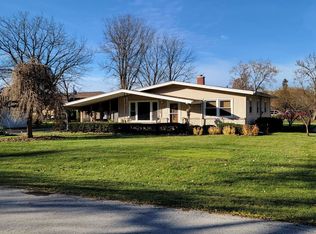 1940 Elizabeth Ln, Aurora, IL 60505