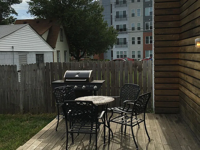 504 Wainwright Ave — Photo 9