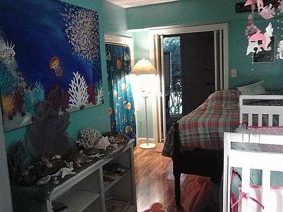 4th image of 323 Seabreeze Blvd