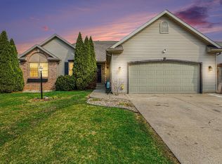 1809 Elizabethan Ct, South Bend, IN 46614