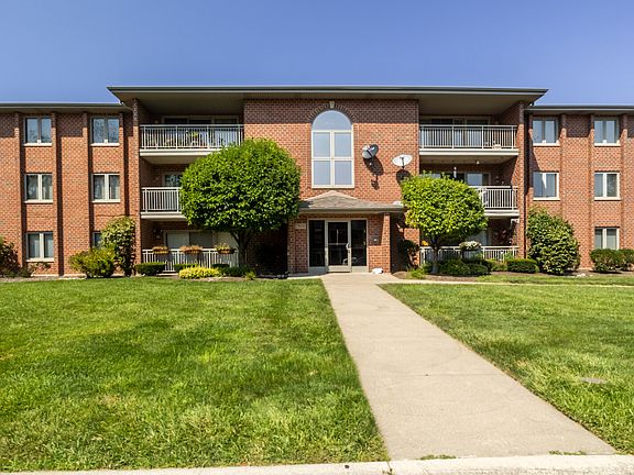 2nd image of 7800 W 89th St APT 202