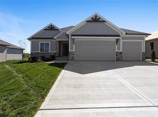 204 SW Chelmsford Dr, Blue Springs, MO 64014