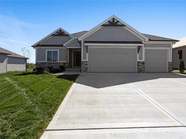 204 SW Chelmsford Dr, Blue Springs, MO 64014