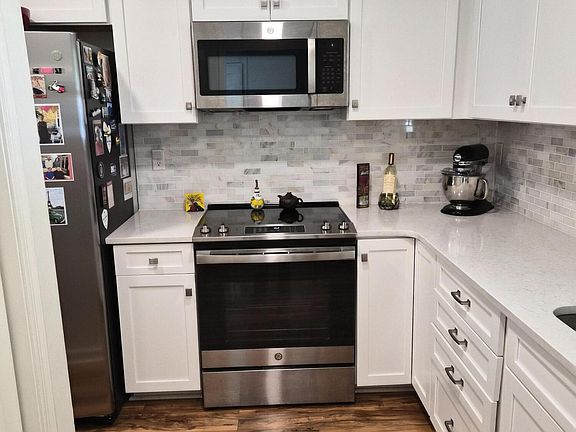 3rd image of 3192 Morningside Dr