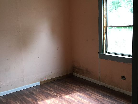 5th image of 154 Georgette St