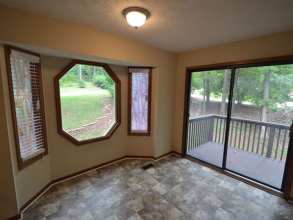 4th image of 157 Bramble Oak Dr