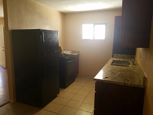 269 N San Joaquin Ave #2 Photo 1