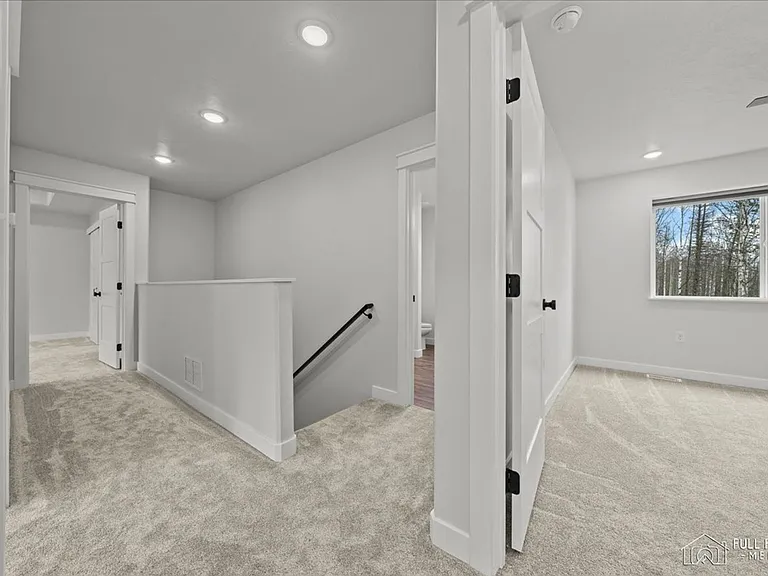 7442 N Paw St — Photo 37