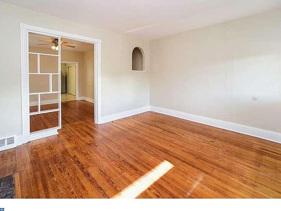 5th image of 3427 Cresson St
