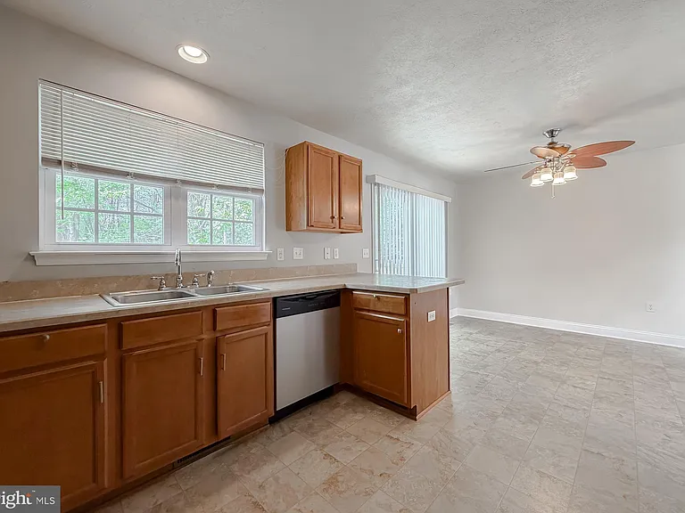 46231 Sylvan Ct — Photo 16
