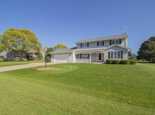 W165N9702 Chippewa Dr, Germantown, WI 53022