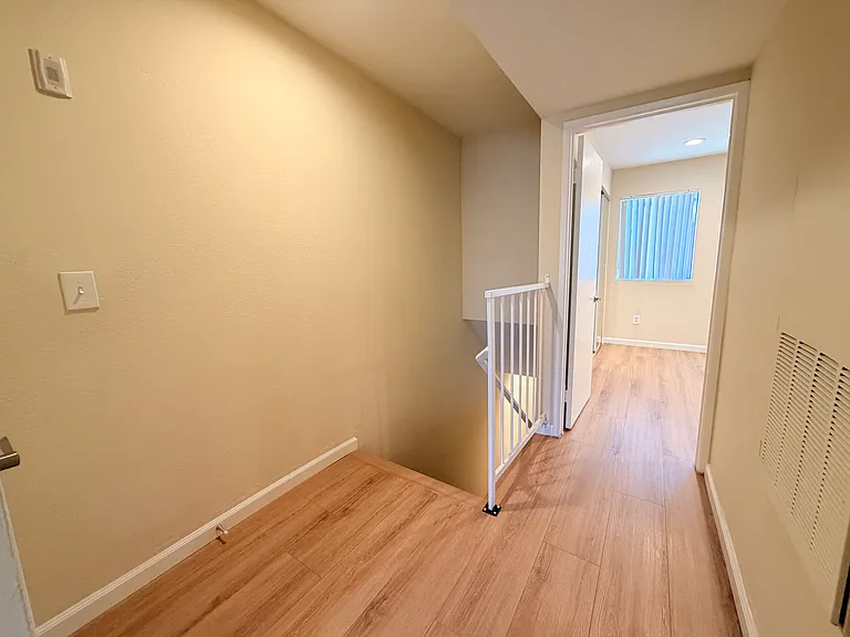 615 W Milford St — Photo 9