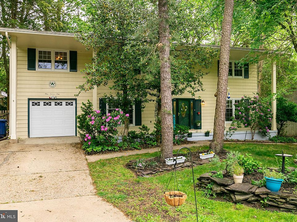 1st image of 125 Manhasset Trl