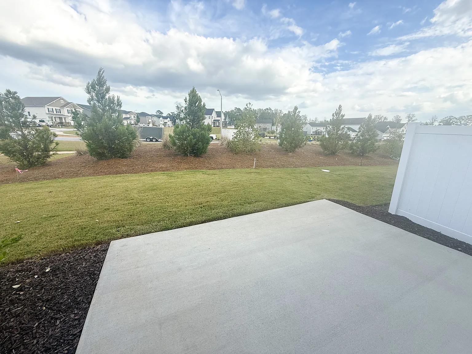 3 bed, 2.5 bath, 1949 sqft, $1,995 — Photo 2