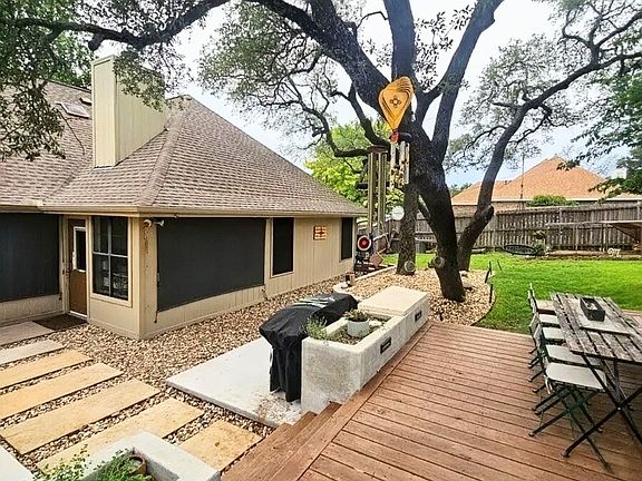4th image of 700 Racquet Ct