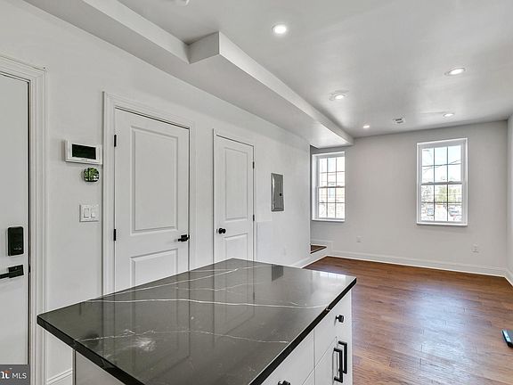 5th image of 835 Corinthian Ave #2