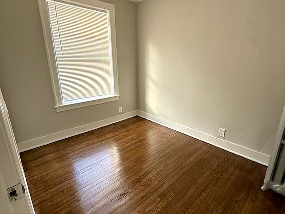 3rd image of 6959 S Paxton Ave APT 1D