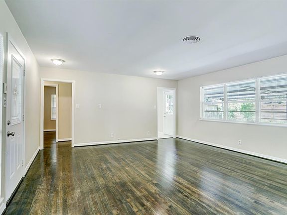 5th image of 1905 Huge Oaks St
