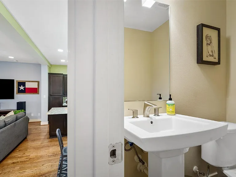 1720 Live Oak St — Photo 20