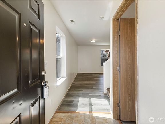 3rd image of 10101 195th Avenue E
