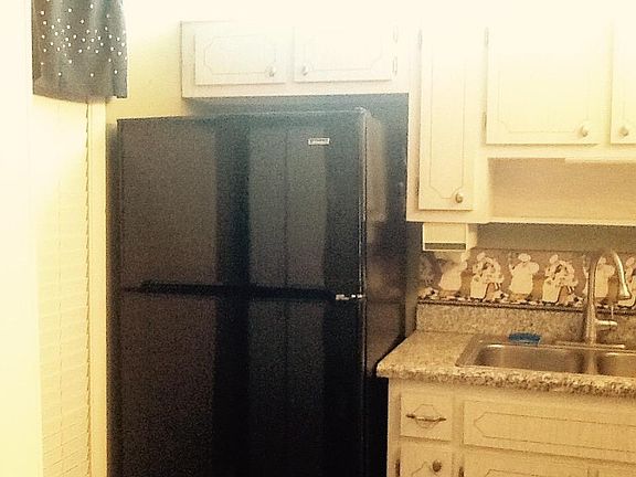 5th image of 2616 Garden Drive N #112