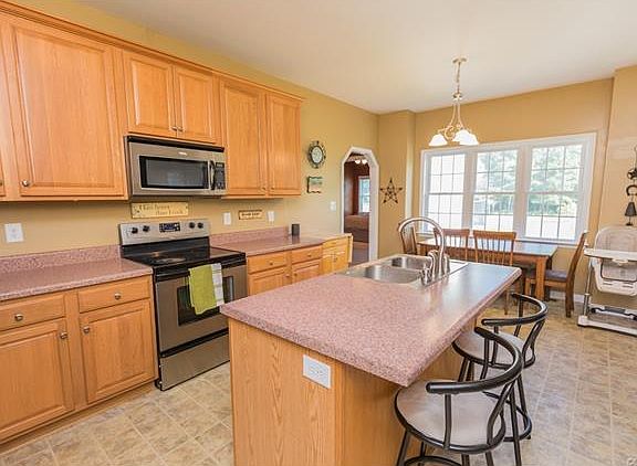 5th image of 4050 Willow Creek Dr