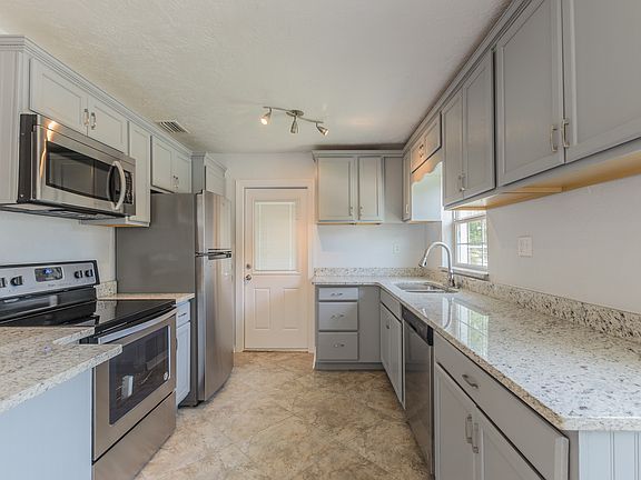 5th image of 1119 W Cypress St