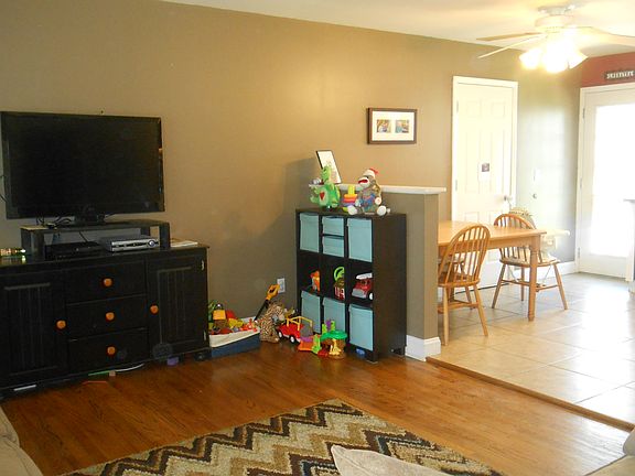 3rd image of 8925 Goodman Dr