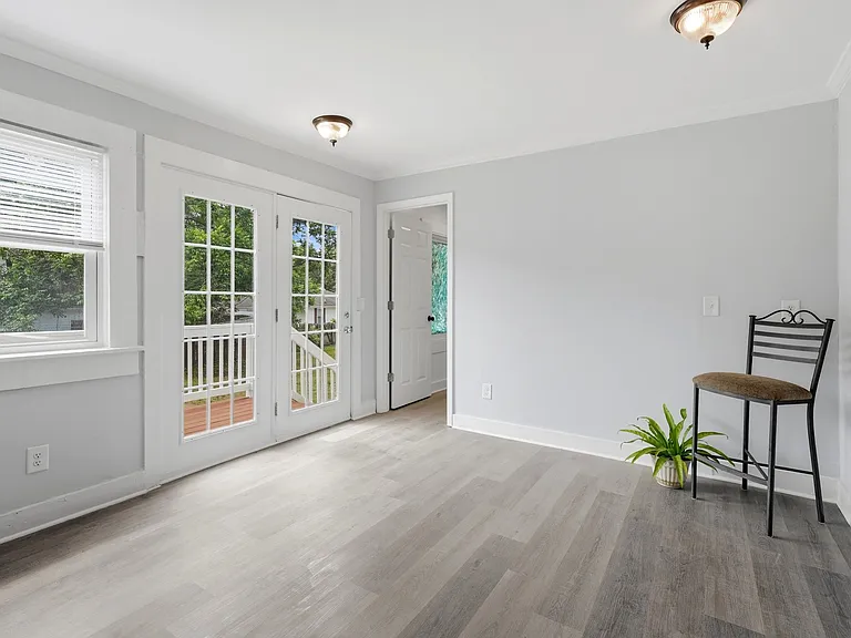 716 Everett St — Photo 14