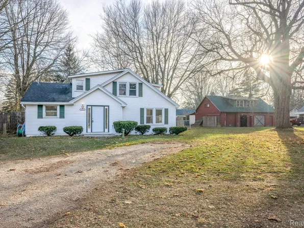 3601 Charles St, Fort Gratiot, MI 48059