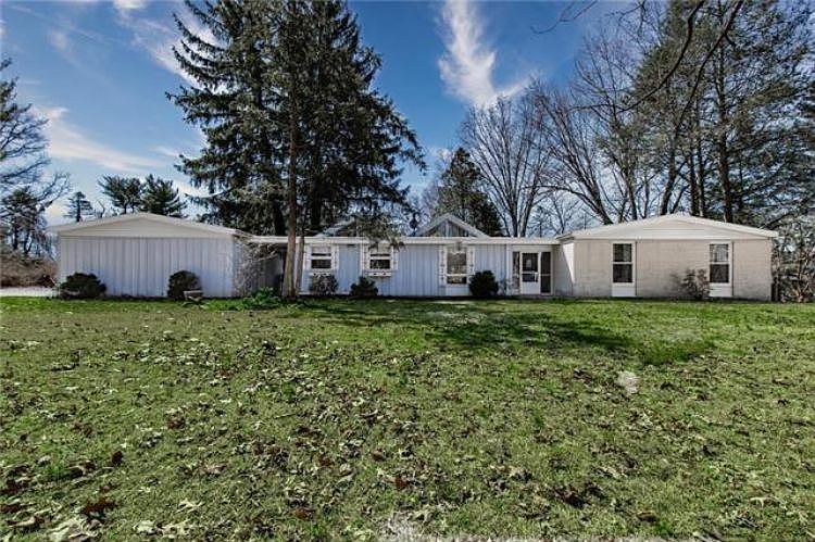 1st image of 1574 Woodland Dr