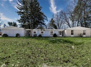 1574 Woodland Dr, Bethlehem, PA 18015