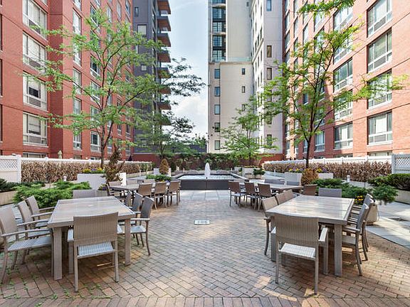 4th image of 555 W 23rd St APT S5d