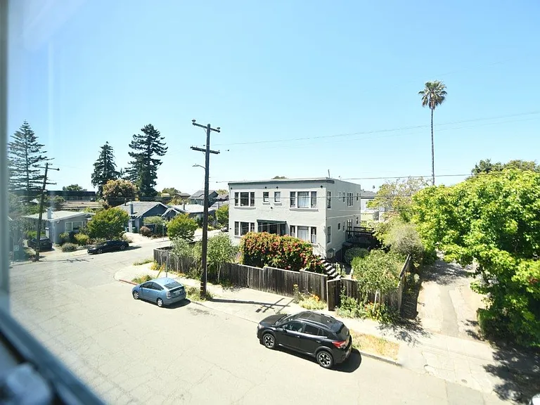 1951 Chestnut St. — Photo 11