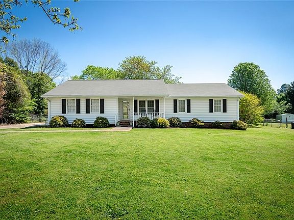 3rd image of 320 Knollwood Dr