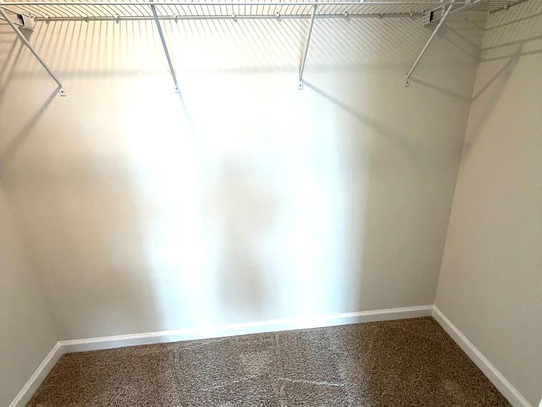 128 Essex Dr — Photo 13