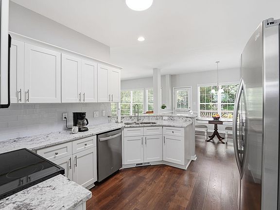 4th image of 301 Park York Ln