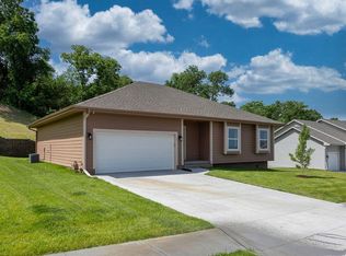 1347 Copper Mountain Dr, Crescent, IA 51526