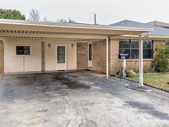 3rd image of 2429 Pickerton Dr
