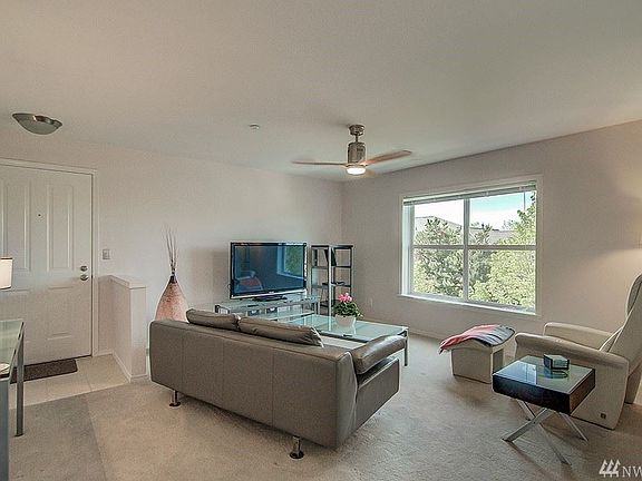 5th image of 1698 25th Pl NE Unit 302