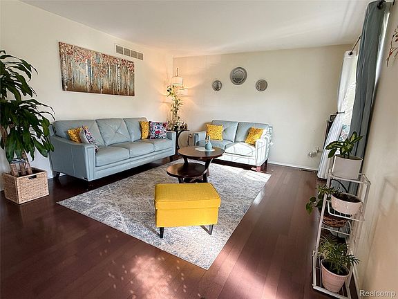 5th image of 24353 Bashian Dr